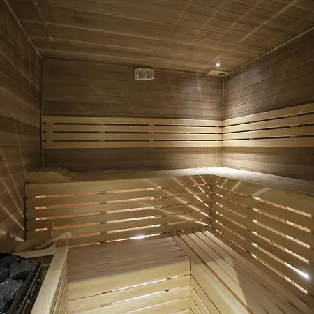 Delta House 4*